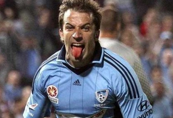 女足留洋球员沈梦露恢复场地训练，此前她因重伤缺阵9个月（缺阵9个月后，女足留洋球员沈梦露重返场地训练）