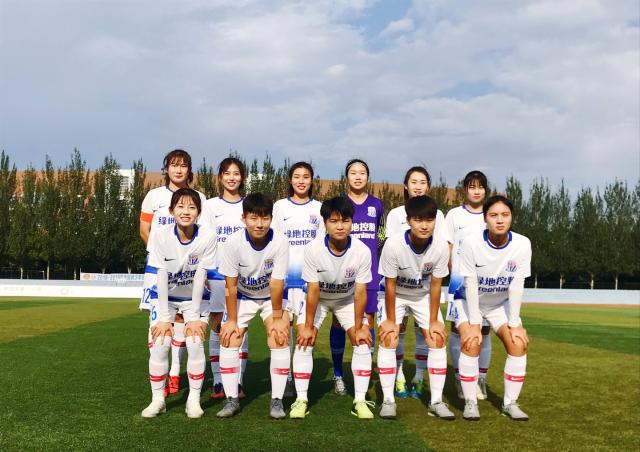 看台视角欣赏孙兴慜的任意球直接破门，球迷已经预感...（看台视角直击孙兴慜任意球破门，球迷早有预感）