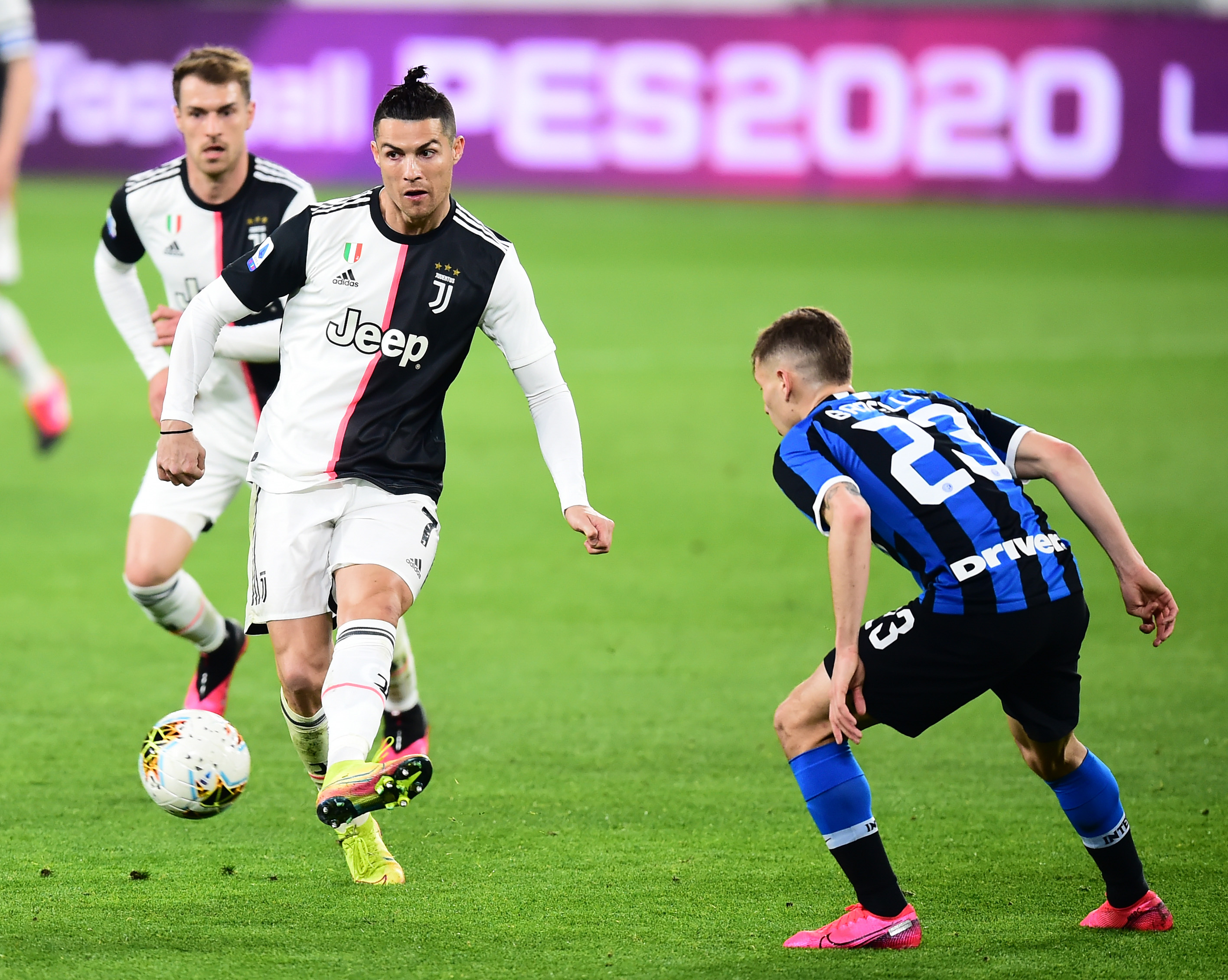 龙赛罗：四支西甲球队本轮欧冠表现糟糕，我们只顾着自视甚高（龙赛罗：本轮欧冠西甲四队集体低迷，我们却沉溺于自我优越感）