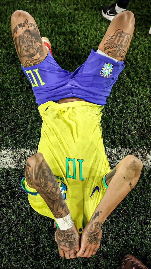 因斯：国米要小心利物浦，别以为他们现在混乱不堪就容易对付（因斯提醒国米警惕利物浦：别因对方近况混乱就轻敌）