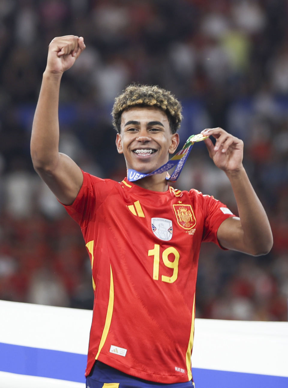 10.6万美元到手！贝恩37+6三分又迎魔术生涯之夜 美记调侃值6首轮（10.6万美金入账！贝恩轰37分外加6记三分再创对魔术生涯之夜，美媒打趣：值6个首轮）