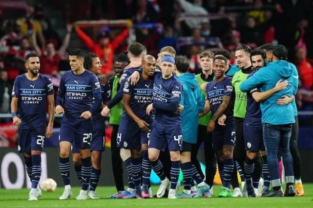 曼联官方：姆伯莫将在对阵埃弗顿的比赛中上演首秀（曼联官宣：姆伯莫战埃弗顿迎来首秀）